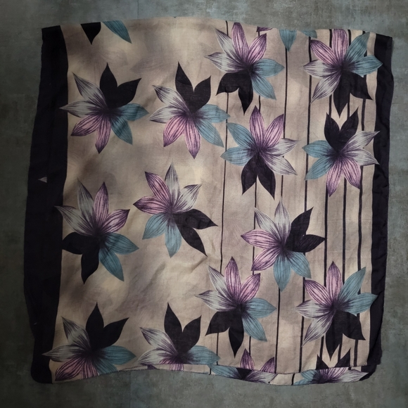 Beautiful Floral Cotton Viscose Scarf - Picture 2 of 6